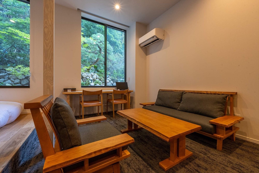 Deluxe Triple Room, 3 Twin Beds, Non Smoking, Mountain View photo 2