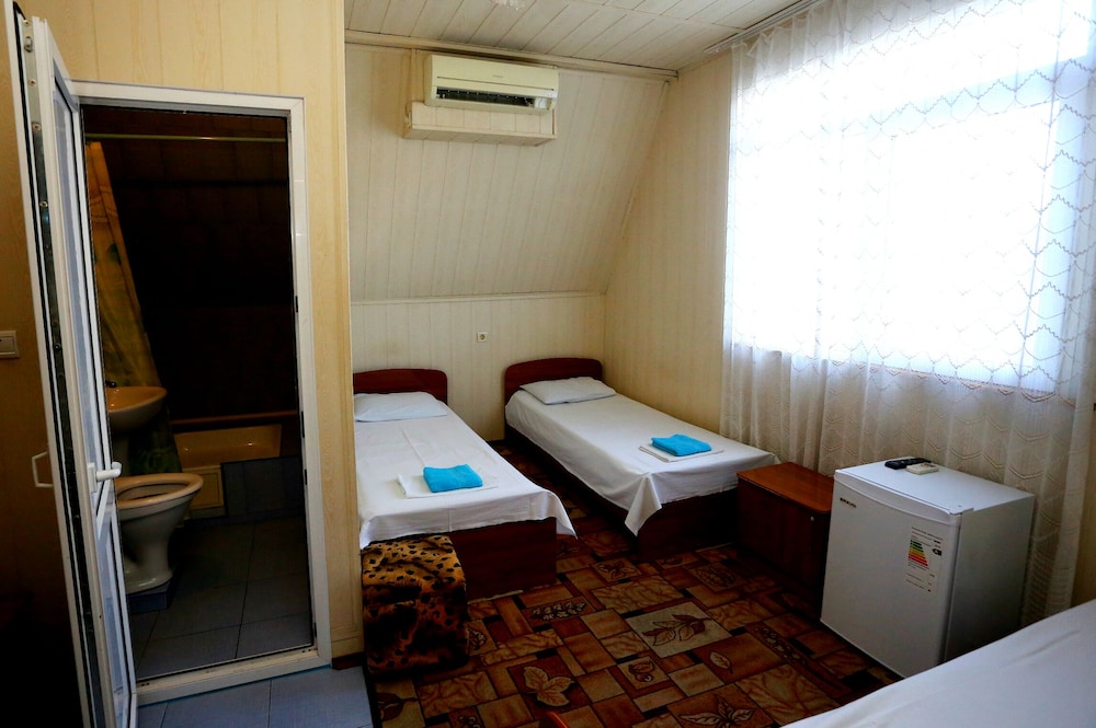 Standard Triple Room photo 3