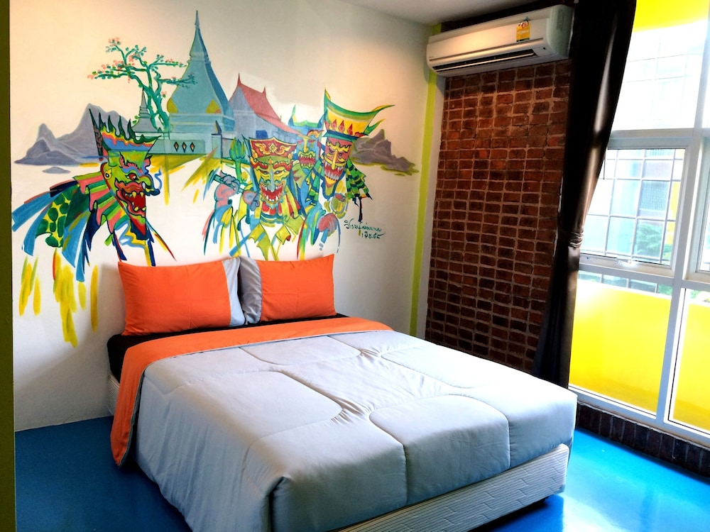 Chic Standard Room (Queen Bed) photo 2