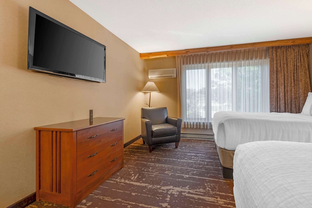 Standard Room, 2 Queen Beds, Balcony, Lakeside, photo 6