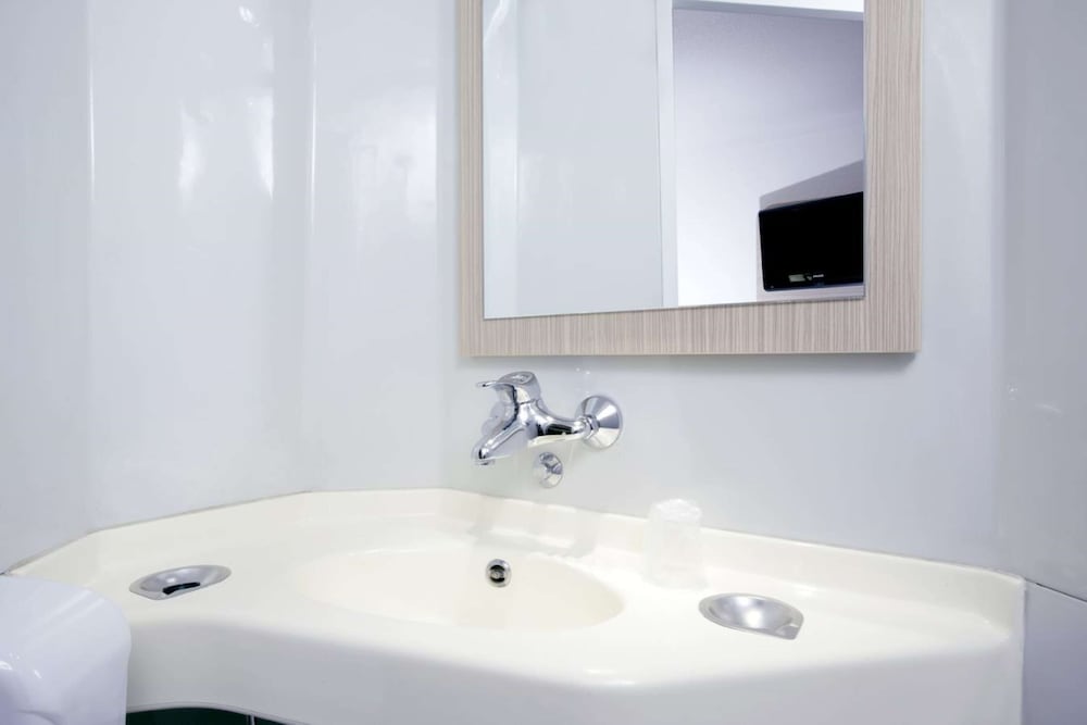 Standard Room, 3 Twin Beds - Photo 2