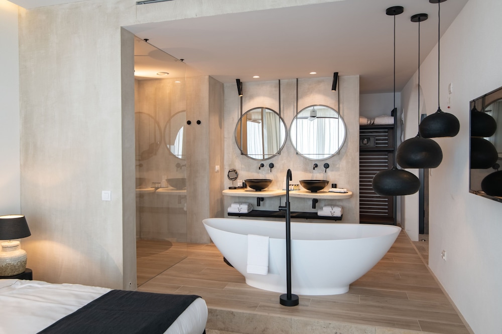 Luxury Apartment, 1 Bedroom, Balcony, Sea View (Free Access to AquaHouse & Beach) - Photo 5