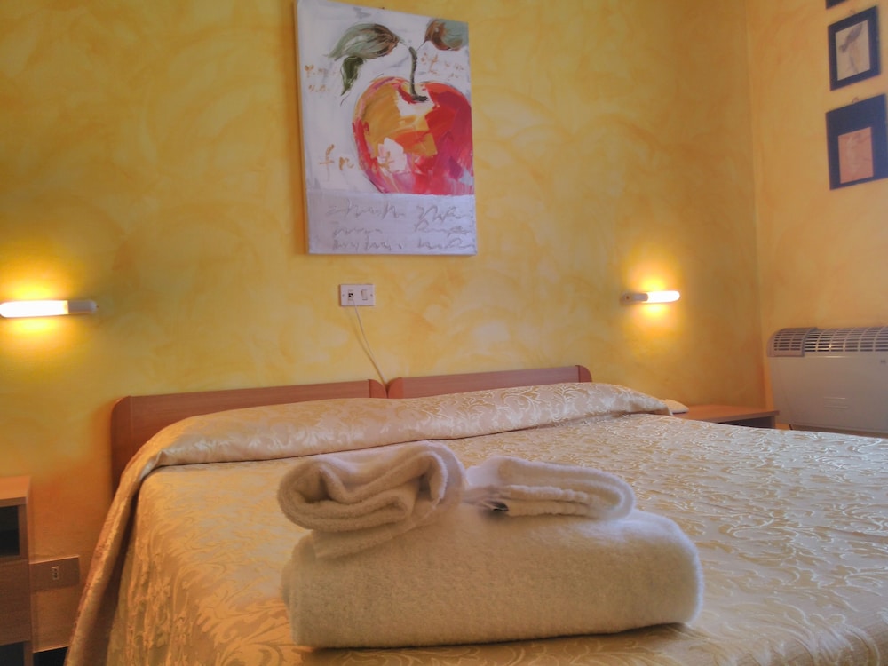 Double Room - Photo 5