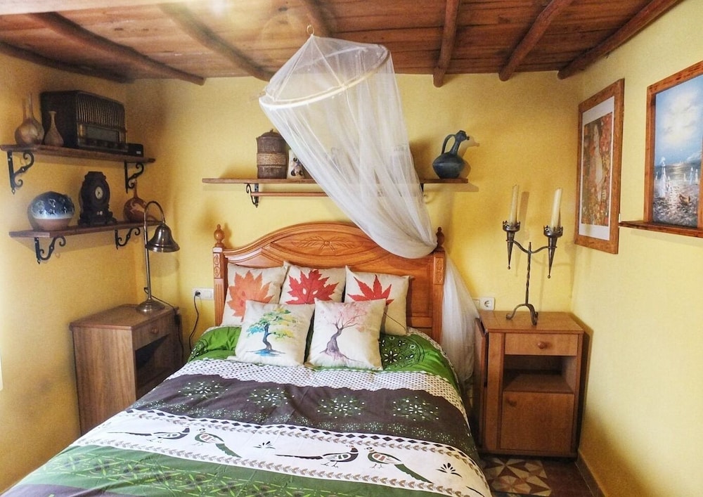 Traditional House, Multiple Bedrooms