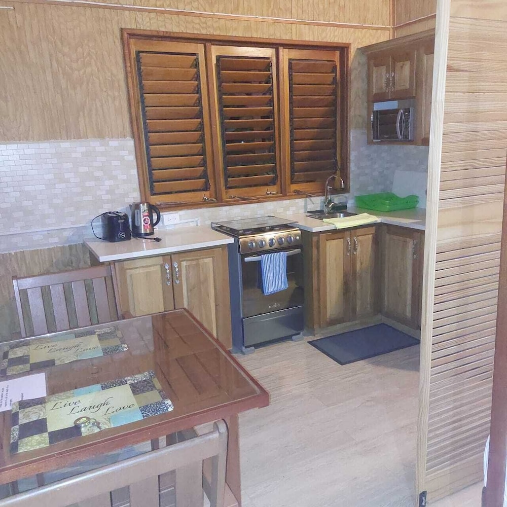 Studio, 1 Queen Bed, Kitchenette, Beachside photo 3