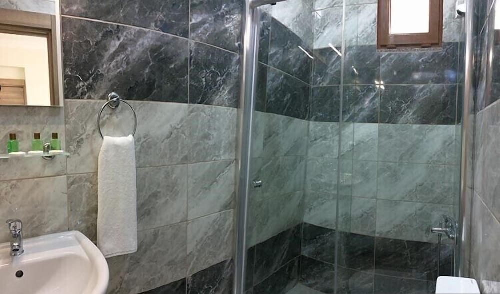 Standard Double or Twin Room photo 3