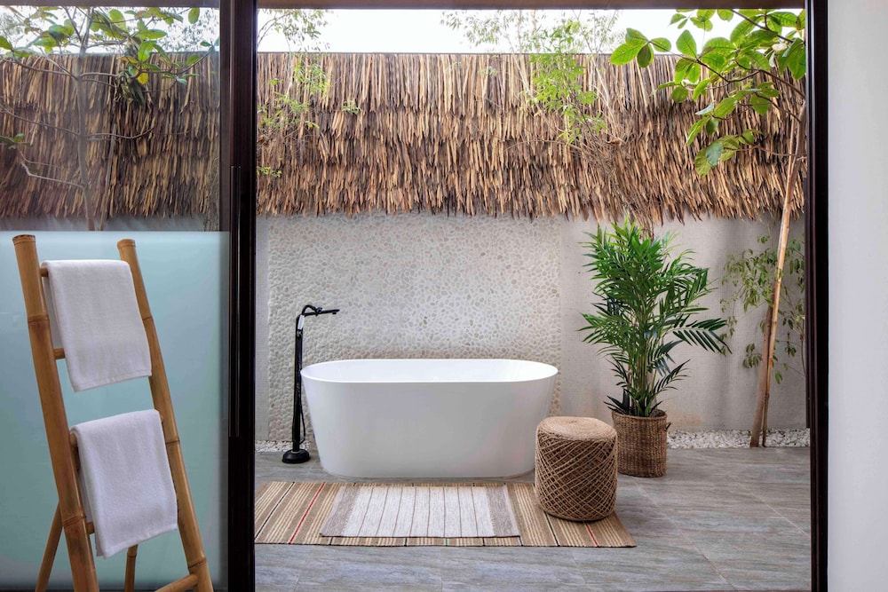Junior Beach Pool Suite photo 3