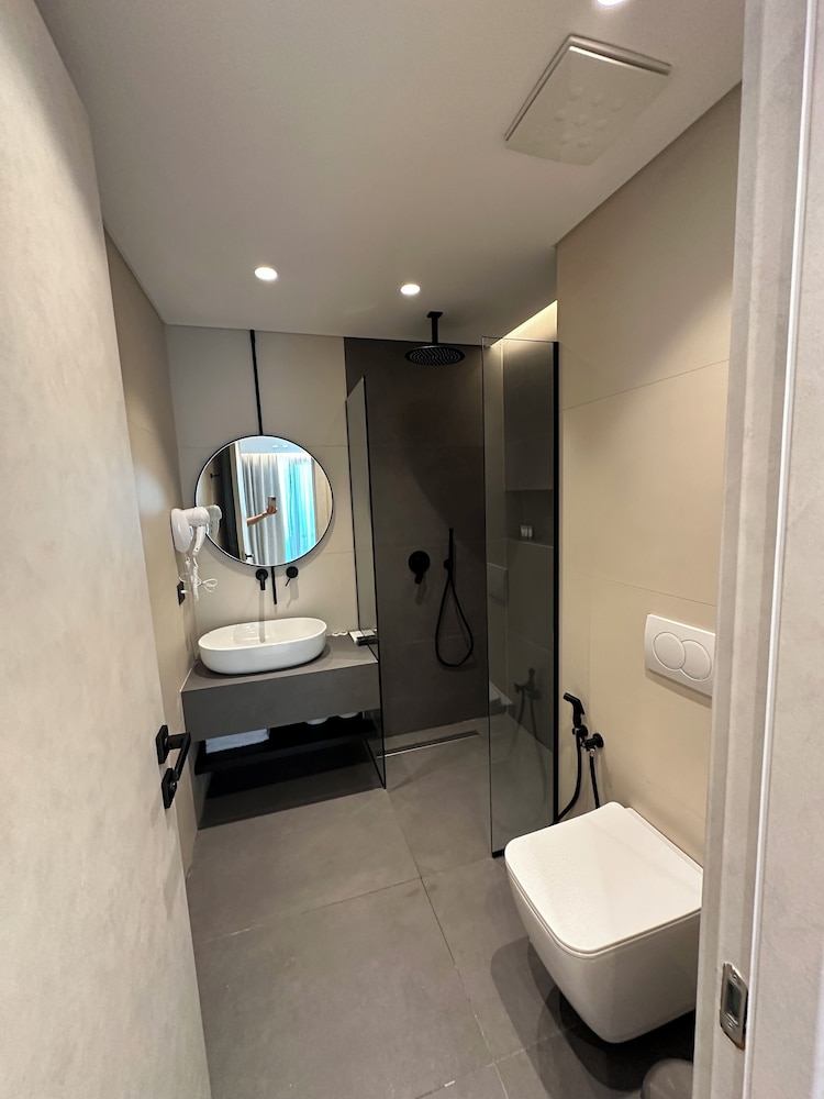 Deluxe Double Room, 1 King Bed, Balcony photo 3