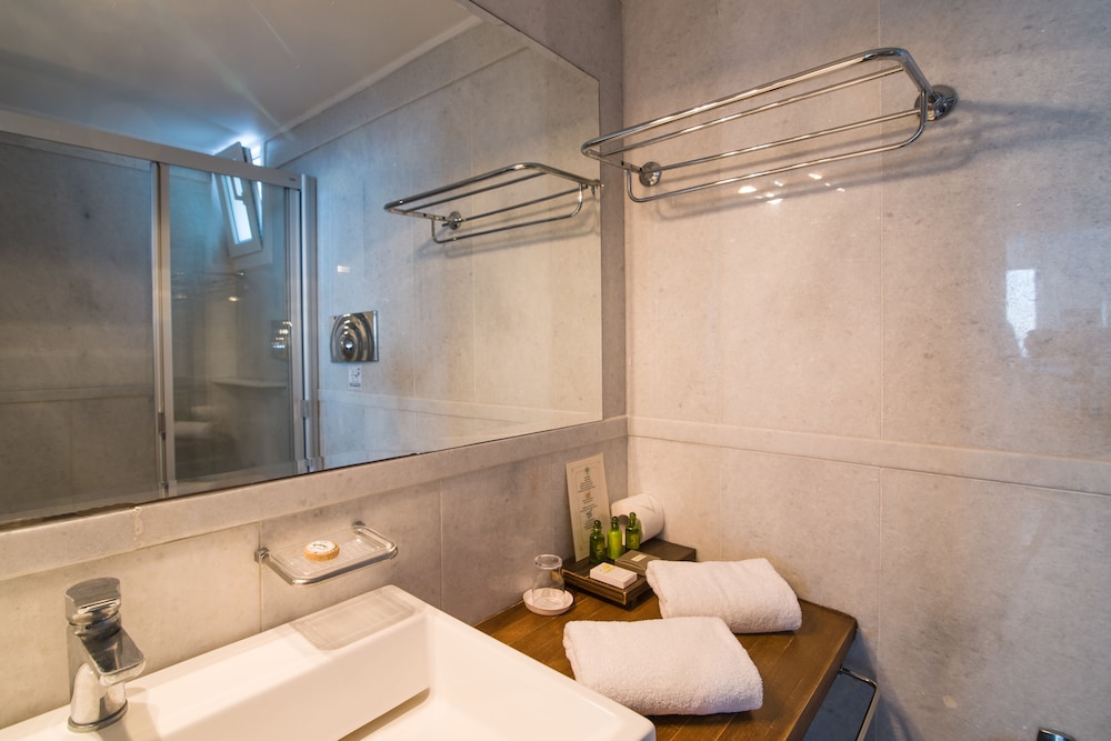 Royal Suite, Jetted Tub - Photo 12