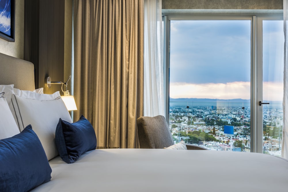 Suite, 1 King Bed photo 1