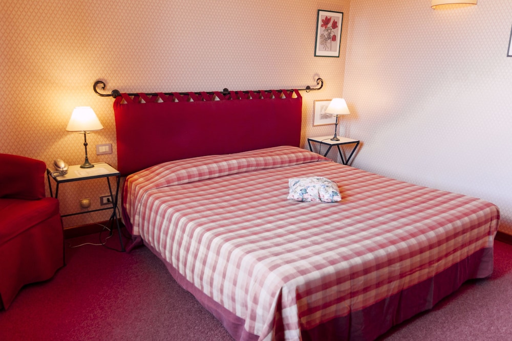 Superior Triple Room, Garden View photo 2