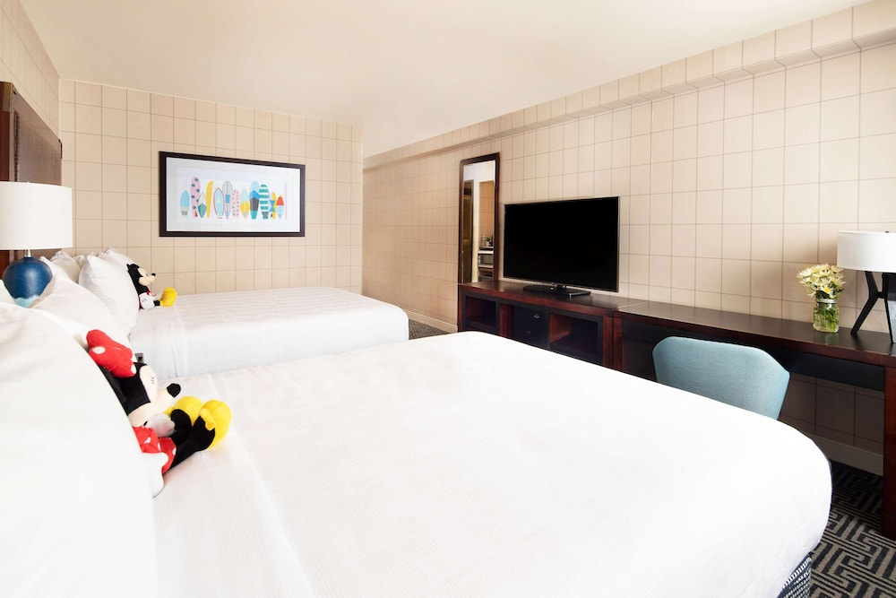Standard Room, 2 Queen Beds, Non Smoking, Refrigerator & Microwave - Photo 6