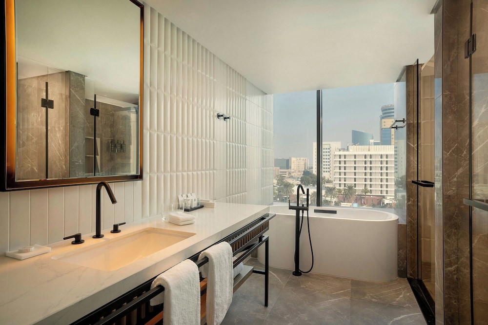 Junior Suite, 1 King Bed, City View - Photo 8