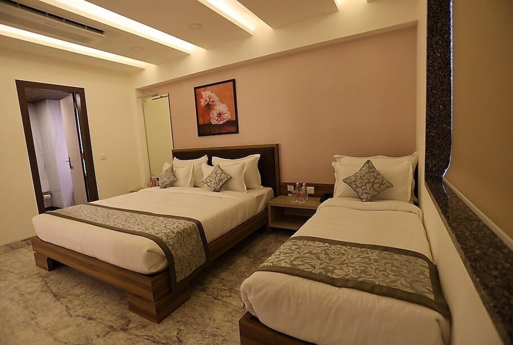 Deluxe Room - Photo 5