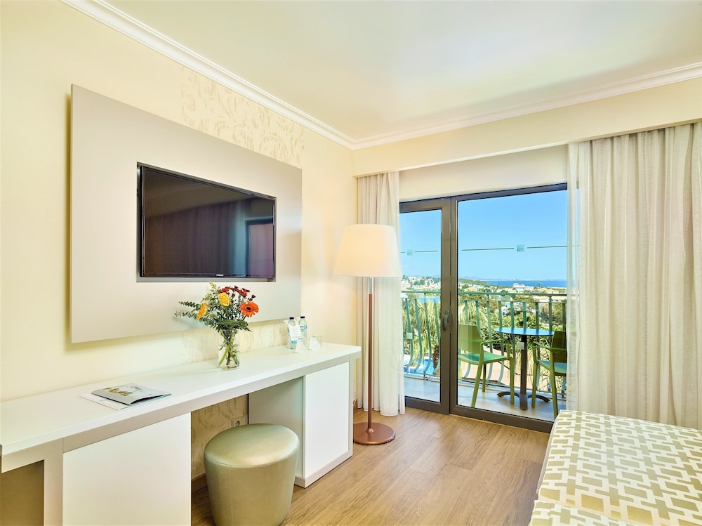 Deluxe Twin Room, Sea View - Photo 2