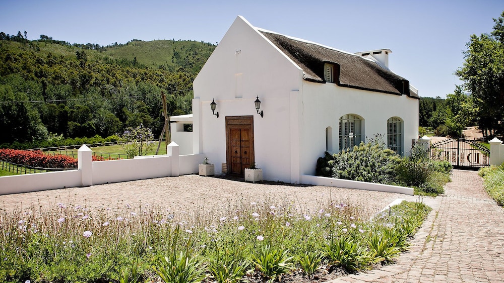 Exclusive Cottage, 1 King Bed, Garden View photo 1