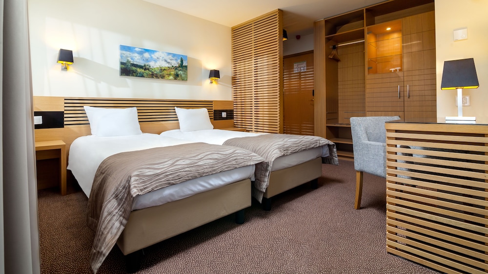 Standard Twin Room - Photo 1