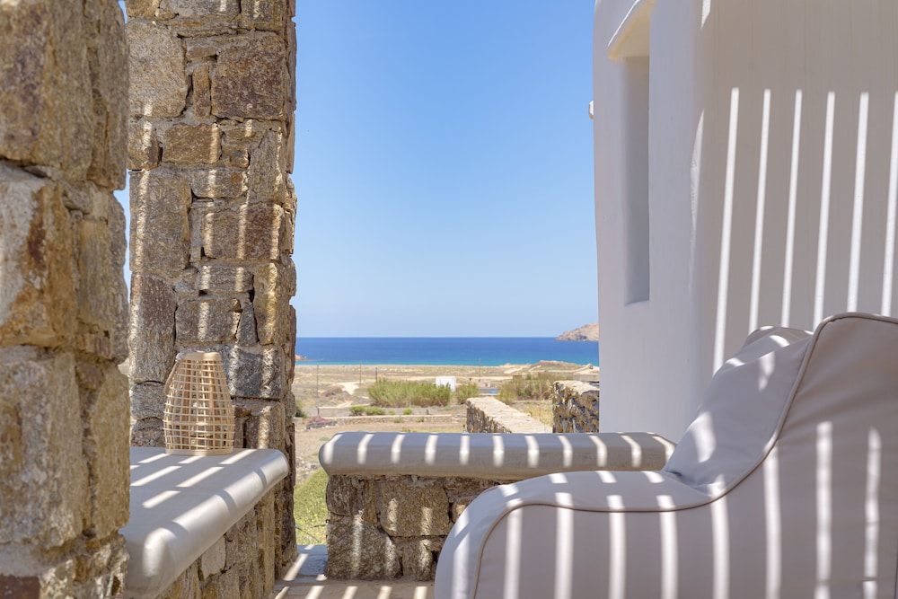 Sea View Suite With Jetted Mini Pool photo 3