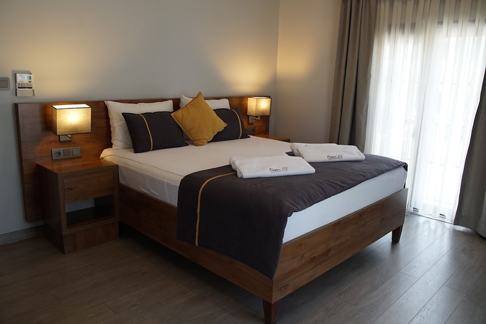 Deluxe Room, Partial Sea View