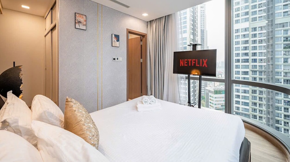 Luxury Apartment, 1 Bedroom, Balcony, City View