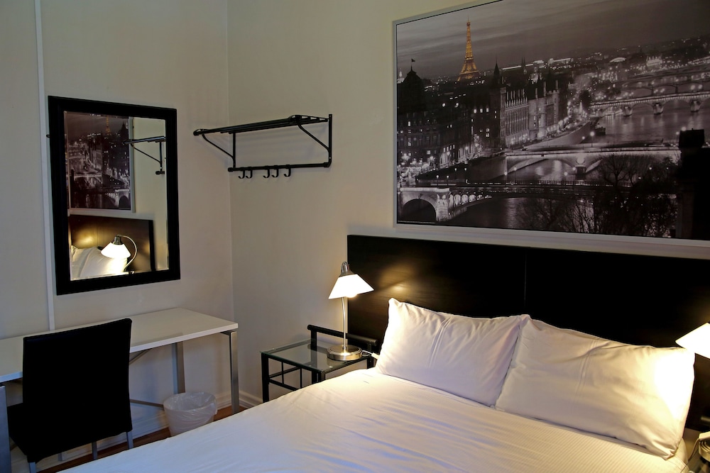 Double Room with Ensuite photo 3