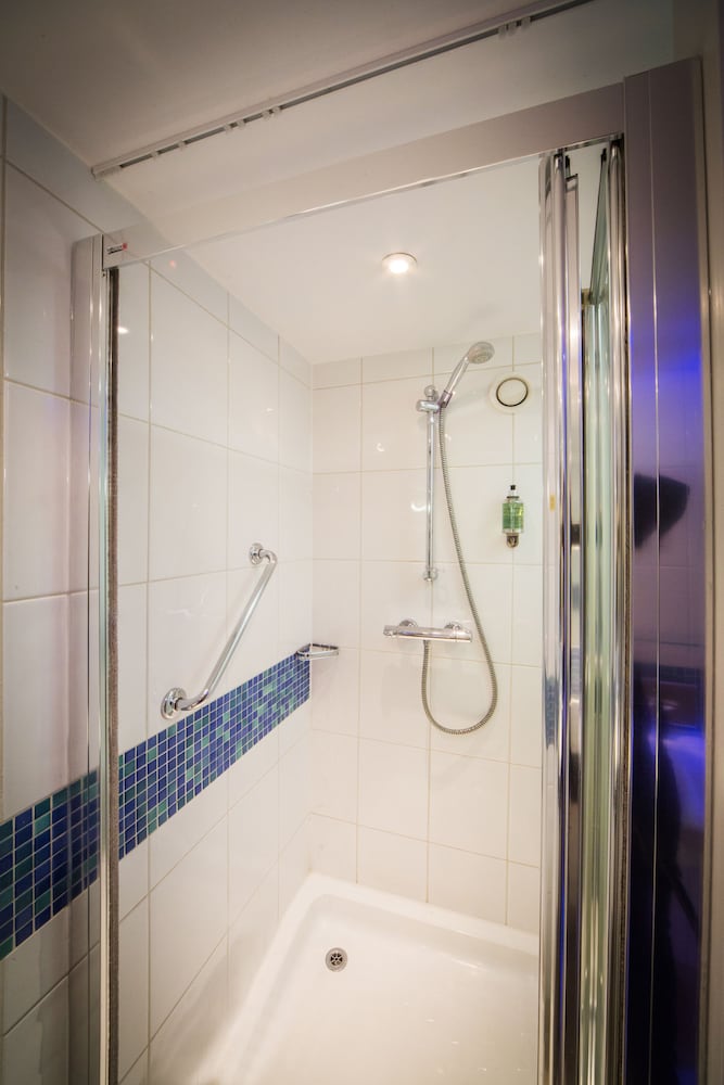 Standard Room (with Free Hot Breakfast) - Photo 18