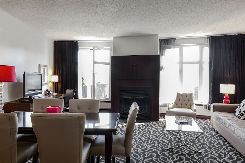 Superior Suite, 1 King Bed with Sofa bed (Penthouse Ville-Marie) photo 2