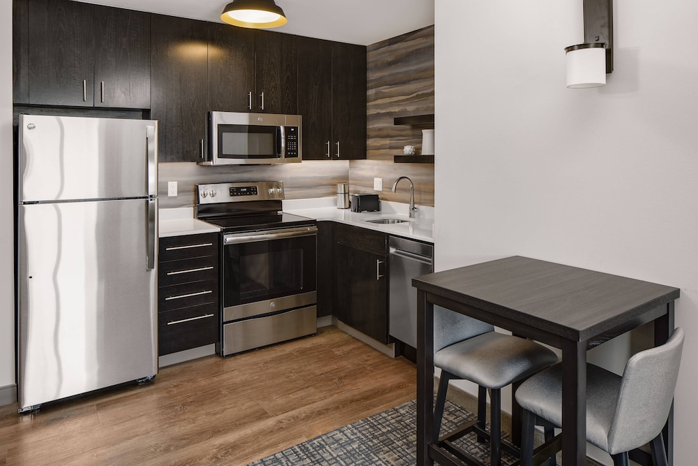 Suite, 1 Bedroom - Photo 4