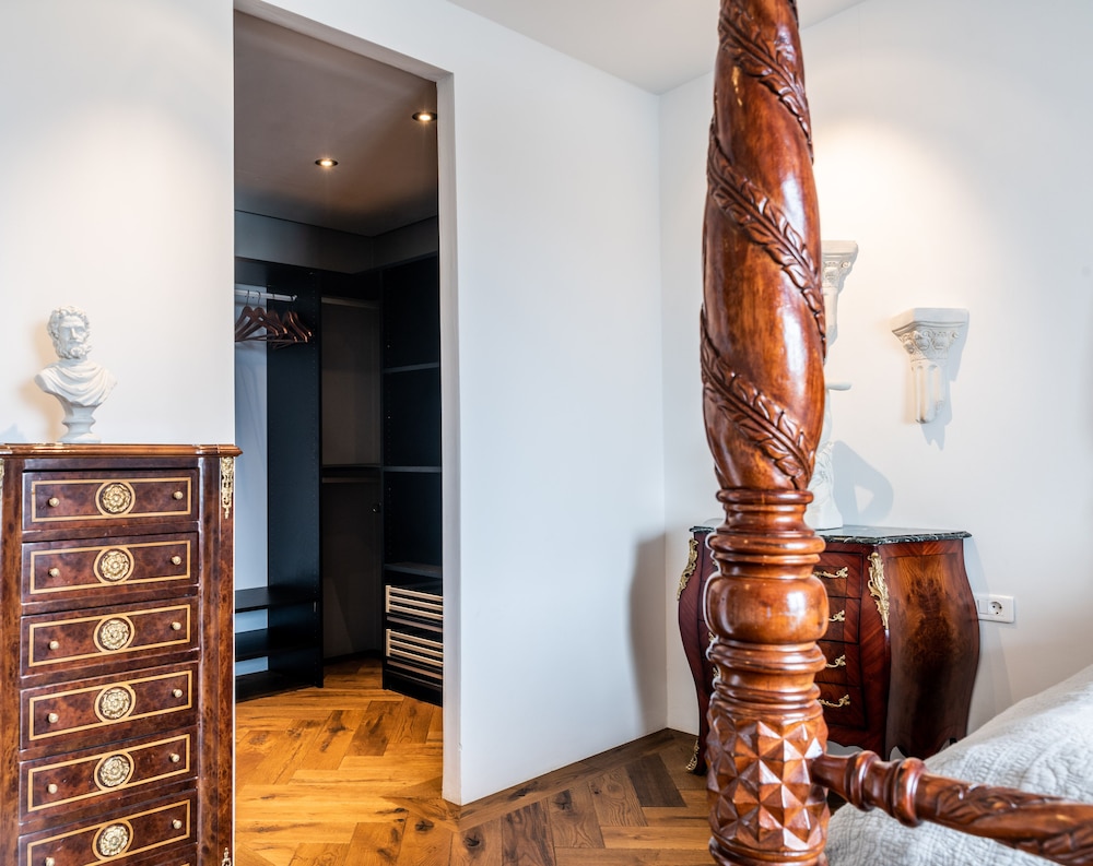 Luxury Villa, 3 Bedrooms, Sauna, City View photo 1