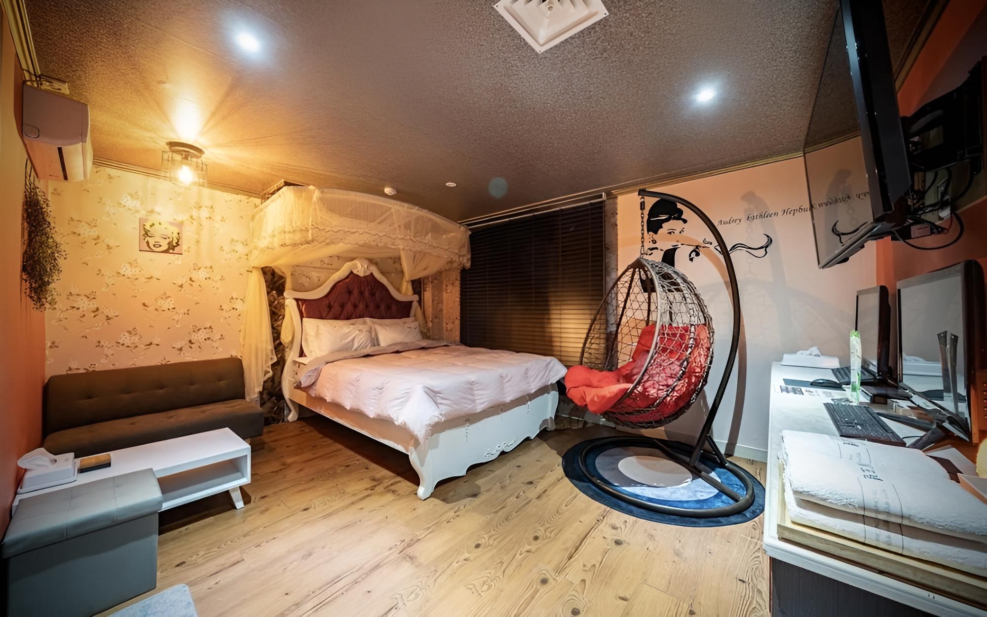 Room (VIP 12 (Non-smoking room / Netflix av) photo 1