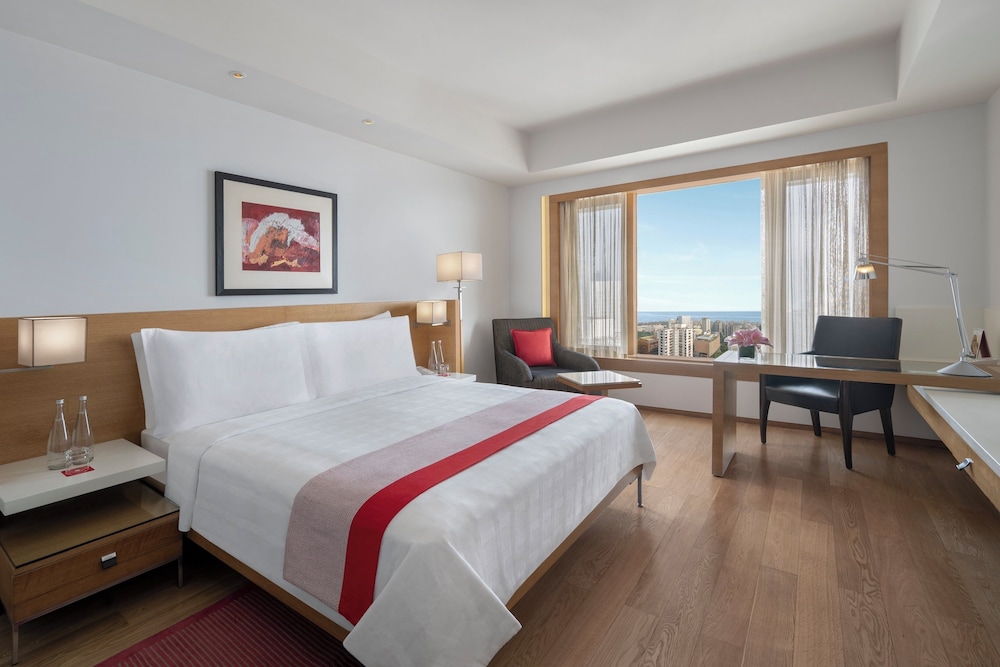 Club Room, Harbor View (Trident)