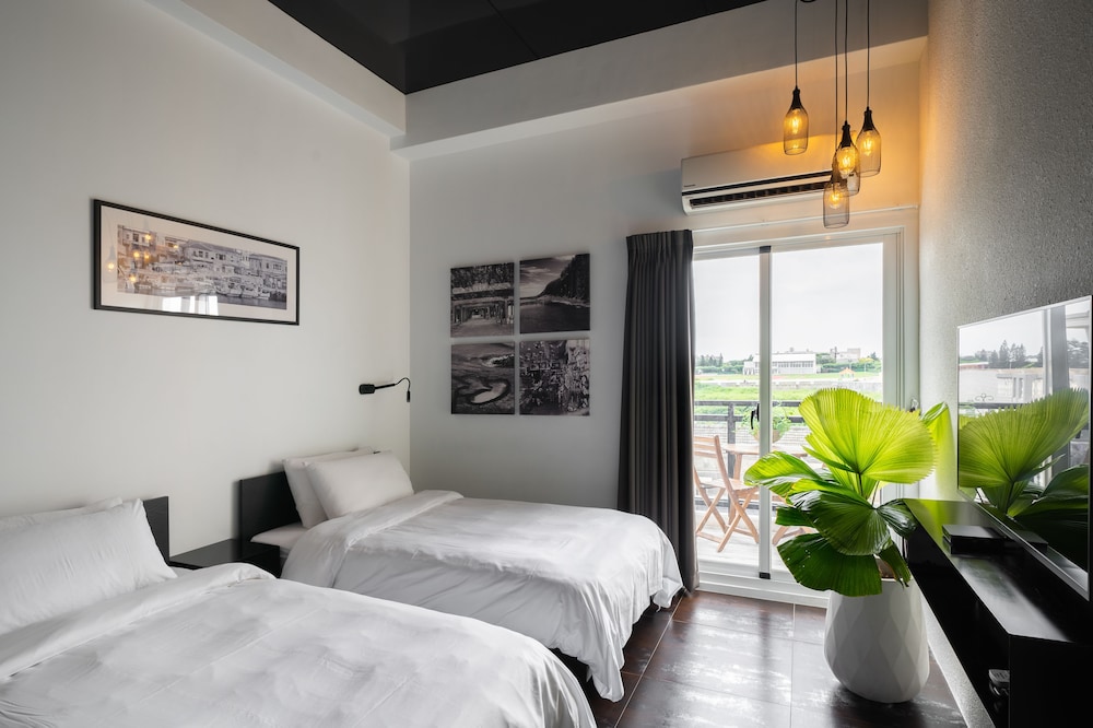 Classic Twin Room (403)