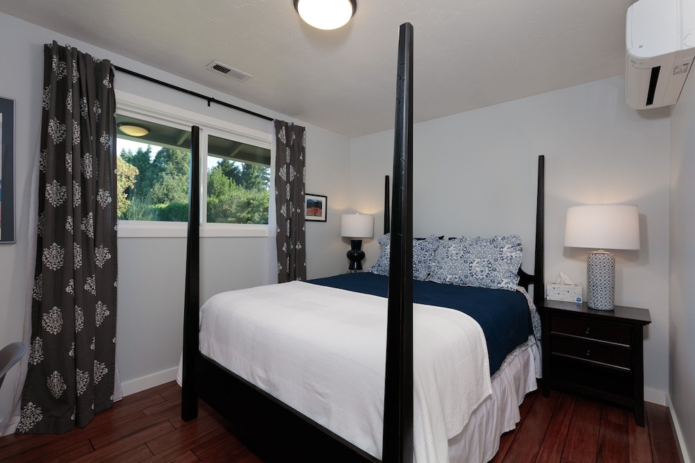 House, 2 Bedrooms photo 1