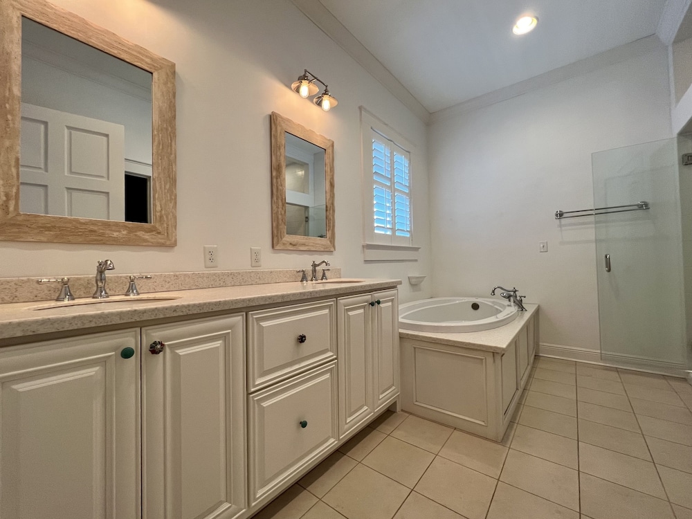 Luxury House photo 2