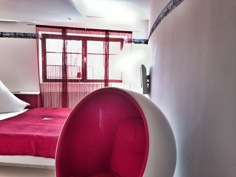 Room (LA) - Photo 8