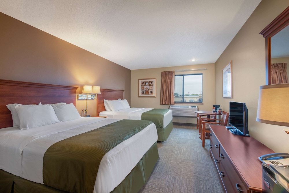 Standard Room, 2 Queen Beds - Photo 1