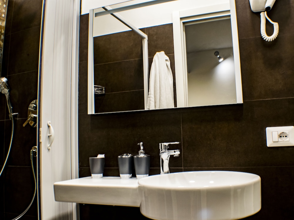 Double Room Single Use, Ensuite photo 3