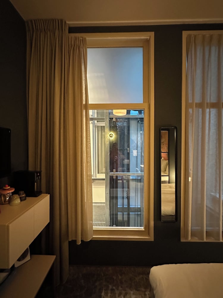 Standard Single Room (patio/glass lift view) photo 3
