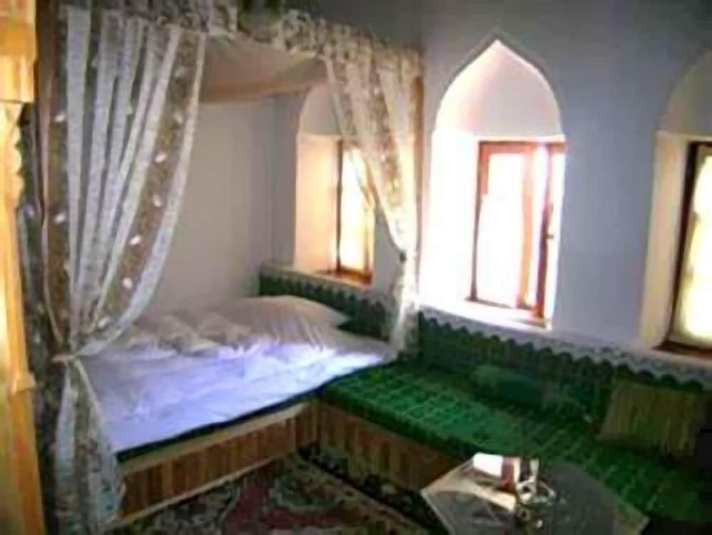 Standard Double Room photo 3