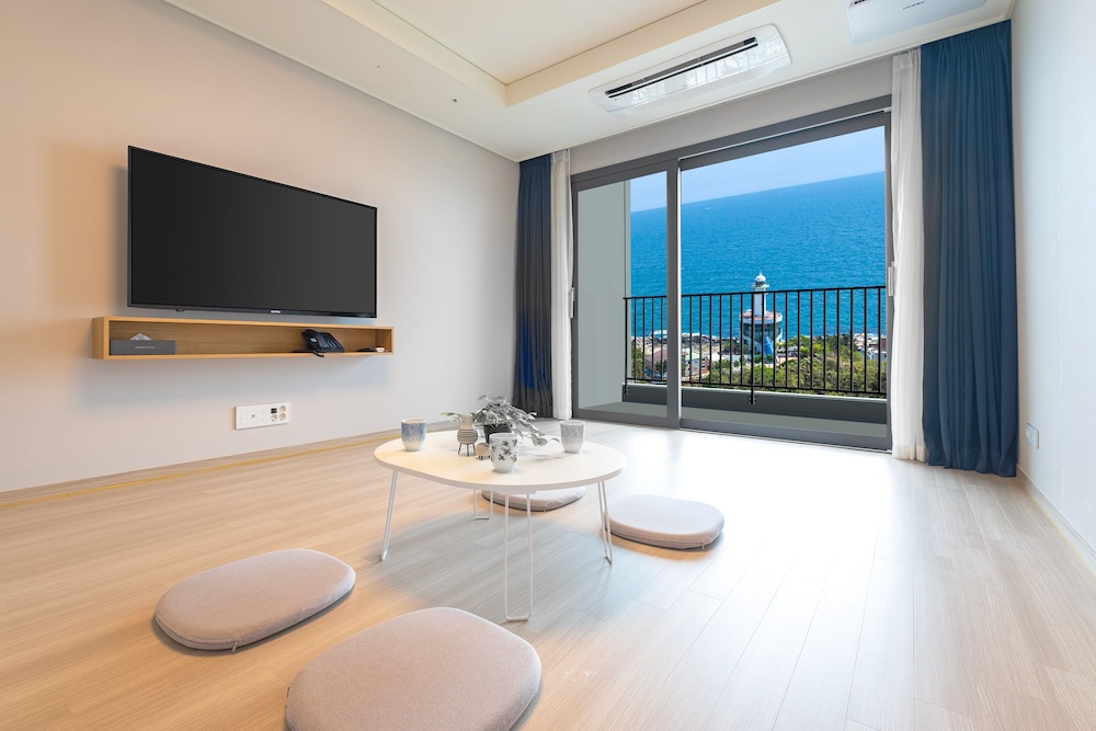 Panorama Ocean View Deluxe Ondol - Photo 1