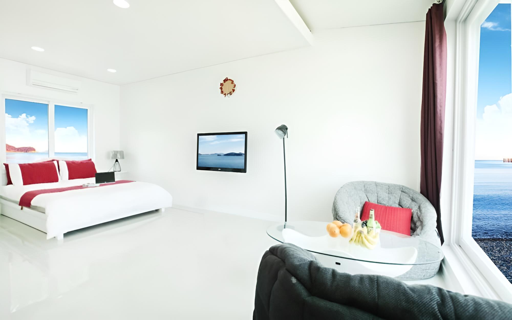 Room (Night fog (2nd floor ocean view)) - Photo 15