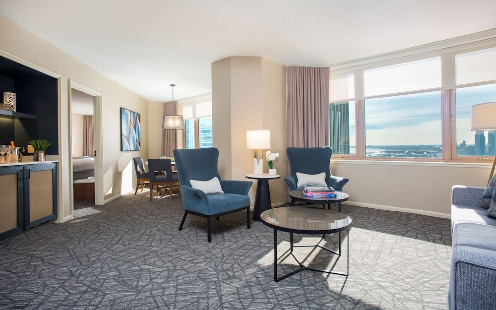 Suite, 1 Bedroom (Mobility Accessible) - Photo 2