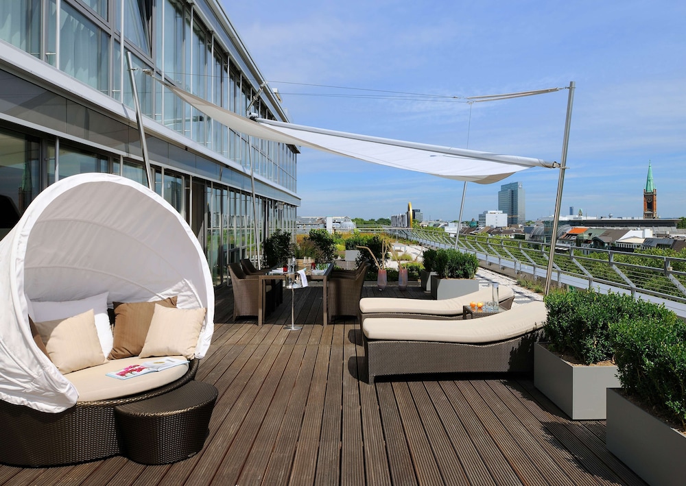 Signature Suite, Patio, City View - Photo 7