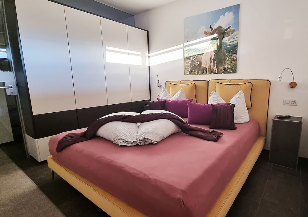 Design House, 2 Bedrooms, 2 Bathrooms, Mountain View photo 2