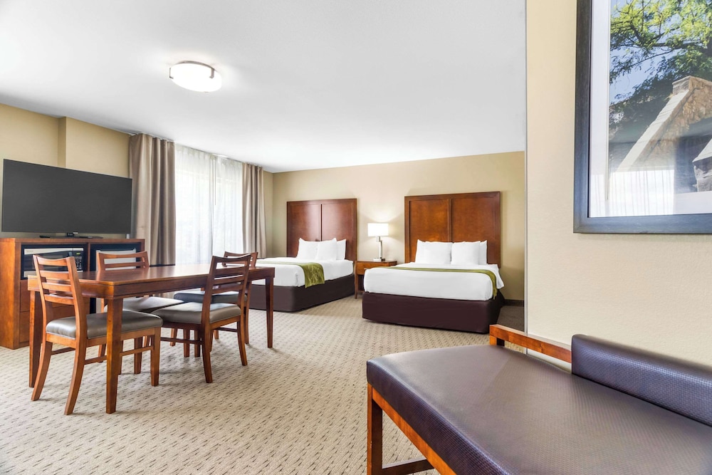 Suite, Multiple Beds, Accessible, Non Smoking - Photo 1
