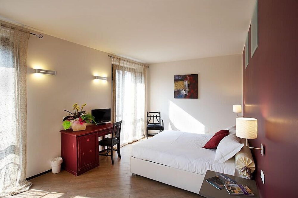 Double or Twin Room photo 3