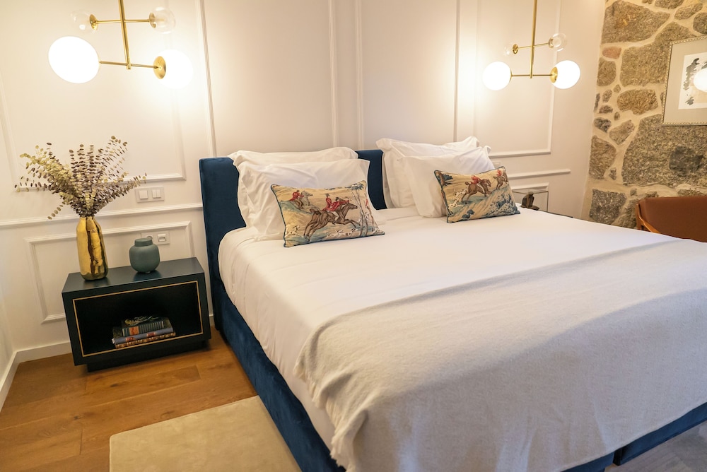 Deluxe Double or Twin Room - Photo 17