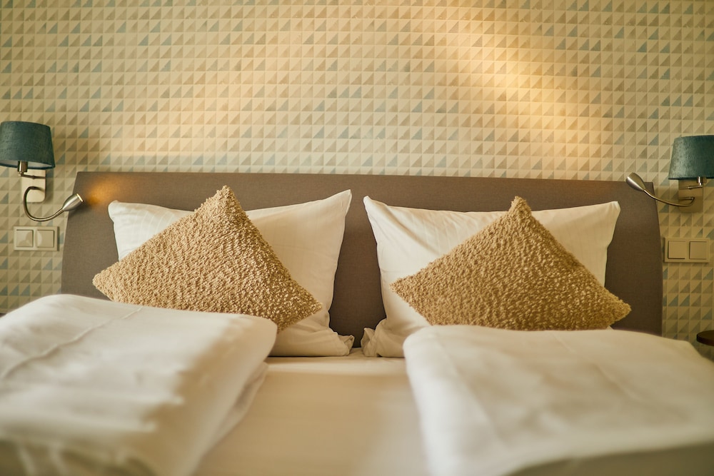Classic Double Room, Private Bathroom - Photo 4