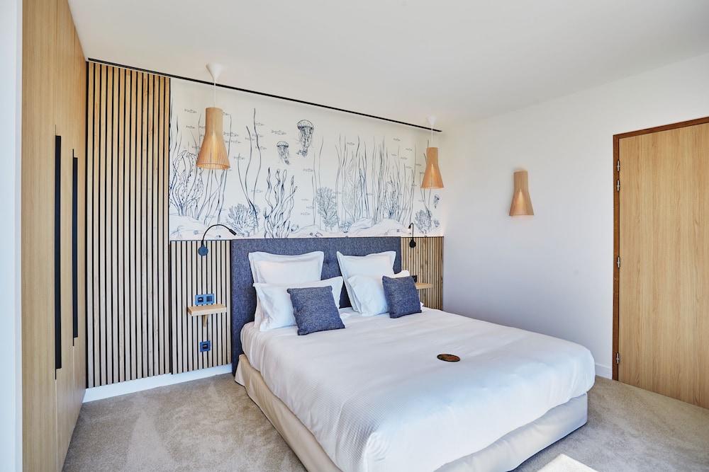 Design Room, 1 Queen Bed, Accessible, Sea View