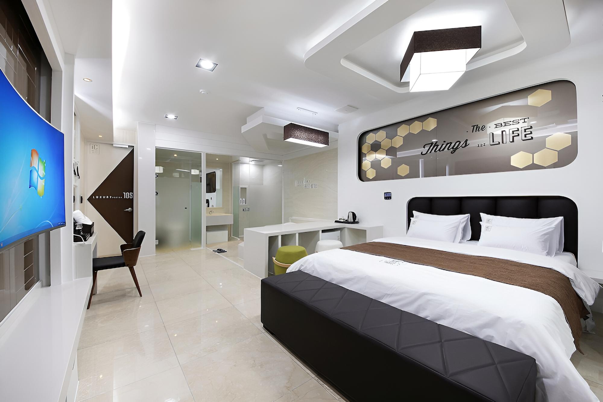 Room (VIP) - Photo 15